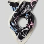 'LAPUFF' pleated scarf in black - Jio lu White