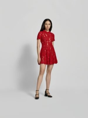 Mini robe en dentelle florale rouge