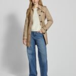Trench coat with belt and epaulettes in camel