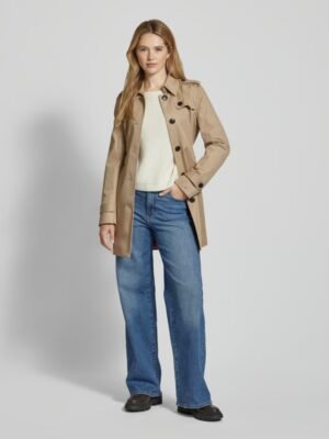 Trench coat with belt and epaulettes in camel